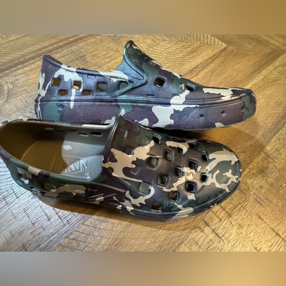 Vans Lightweight Camouflage Slip-On Shoes - Picture 9 of 14